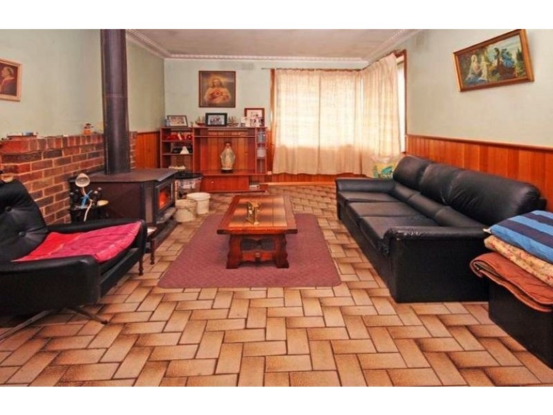 1 Heather Grove, Cranbourne East VIC 3977