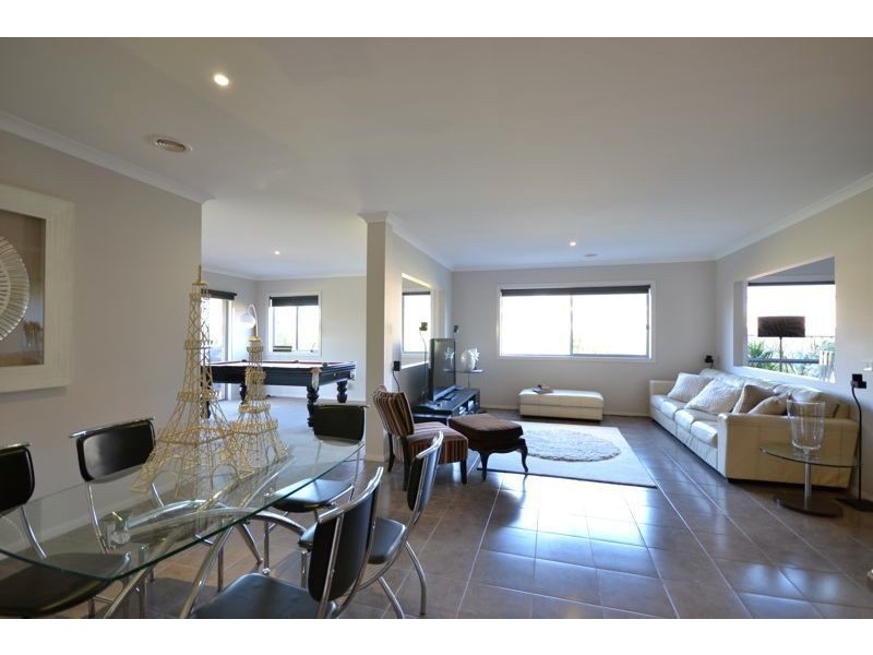 21 Powerscout Retreat, Cranbourne VIC 3977