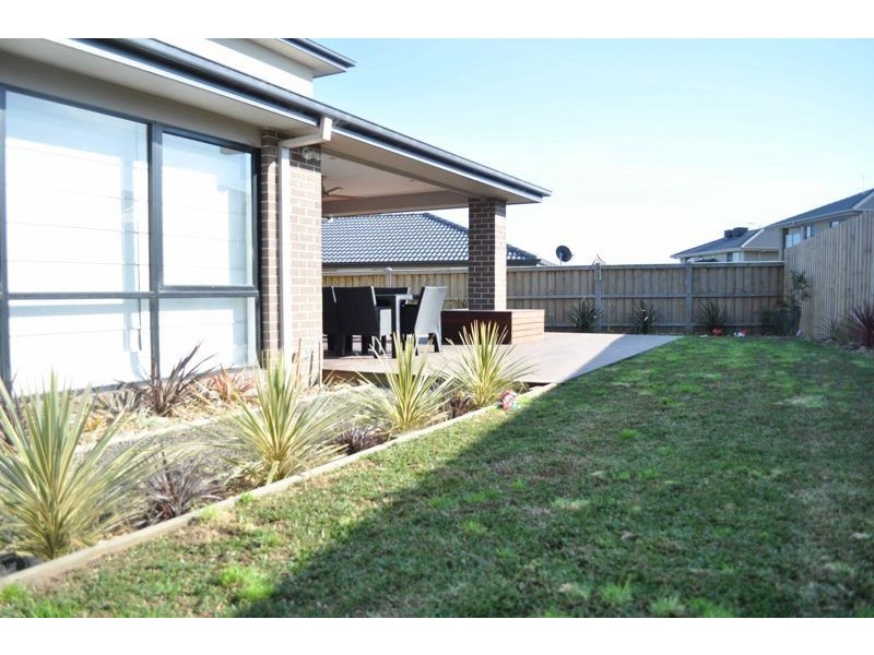 33 Waterhouse Way, Cranbourne VIC 3977