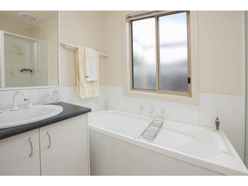 4/133 Bemersyde Drive, Berwick VIC 3806