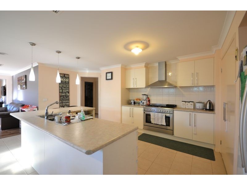 6 Forest Oak Court, Cranbourne VIC 3977