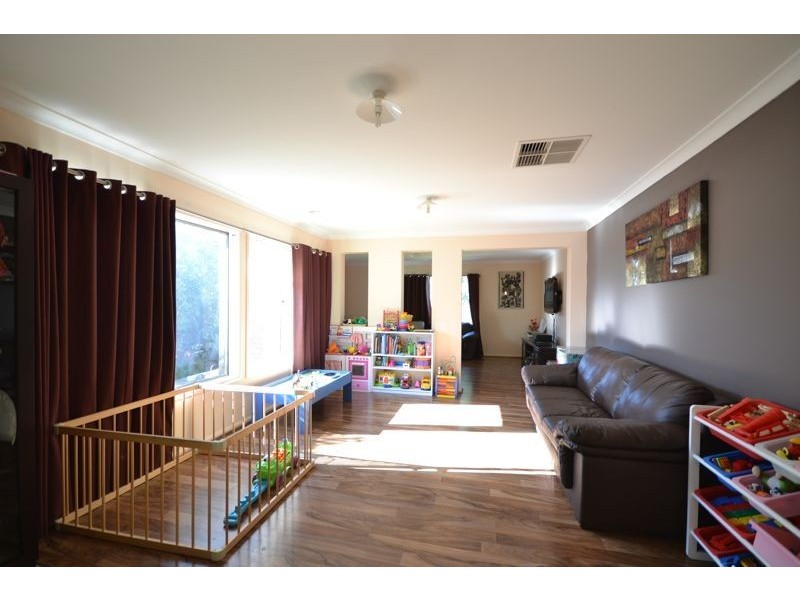 6 Forest Oak Court, Cranbourne VIC 3977