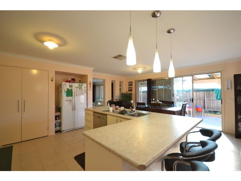 6 Forest Oak Court, Cranbourne VIC 3977