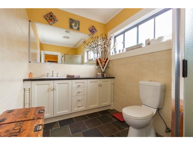 33 Dunferline Crescent, Cranbourne VIC 3977