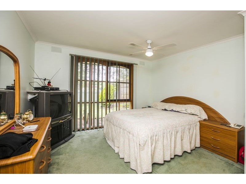72 Endeavour Drive, Cranbourne North VIC 3977