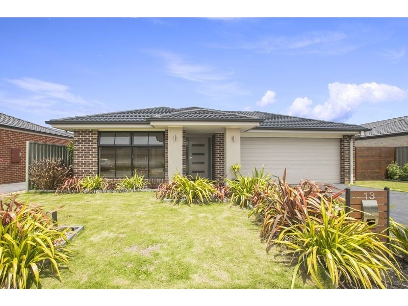 13 Foxhound Grove, Cranbourne East VIC 3977