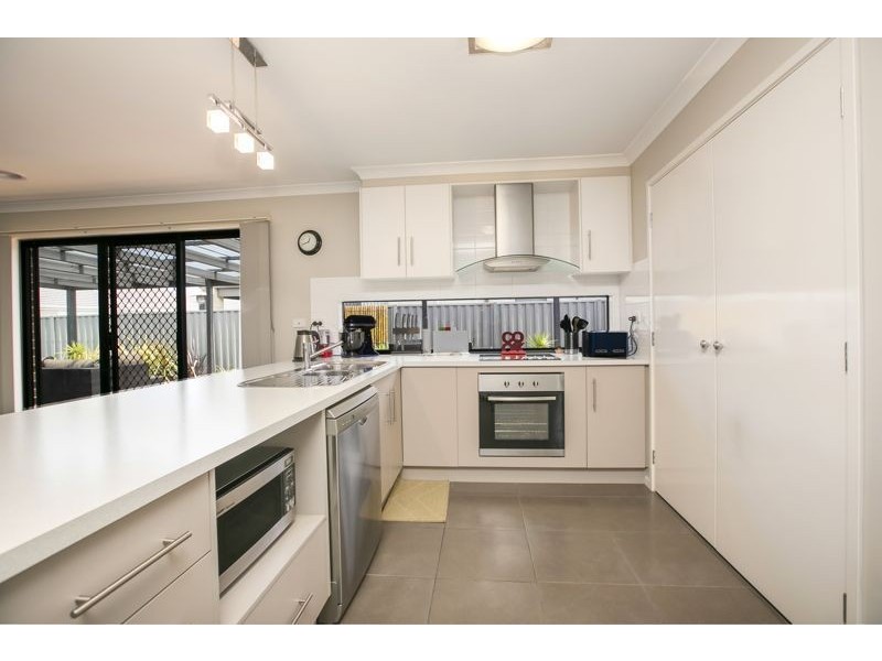 13 Foxhound Grove, Cranbourne East VIC 3977