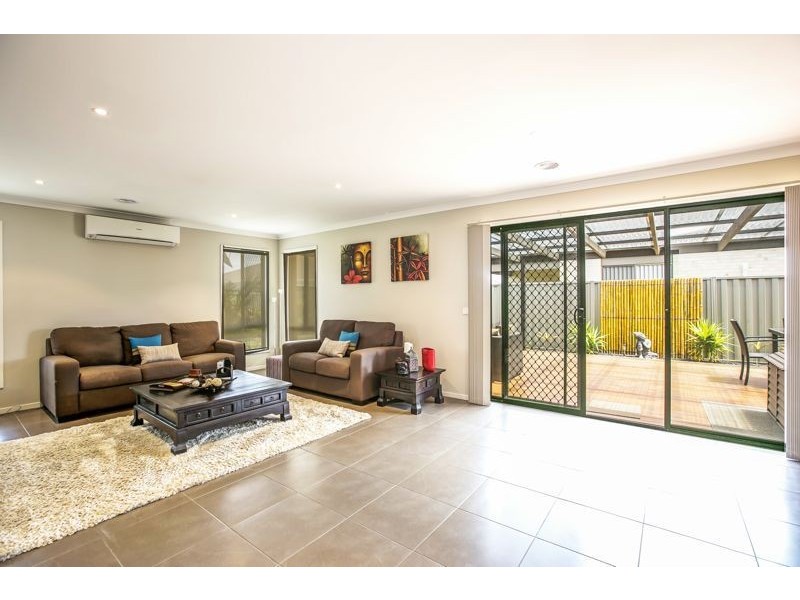 13 Foxhound Grove, Cranbourne East VIC 3977