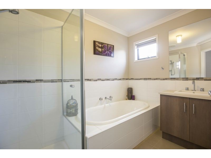 13 Foxhound Grove, Cranbourne East VIC 3977