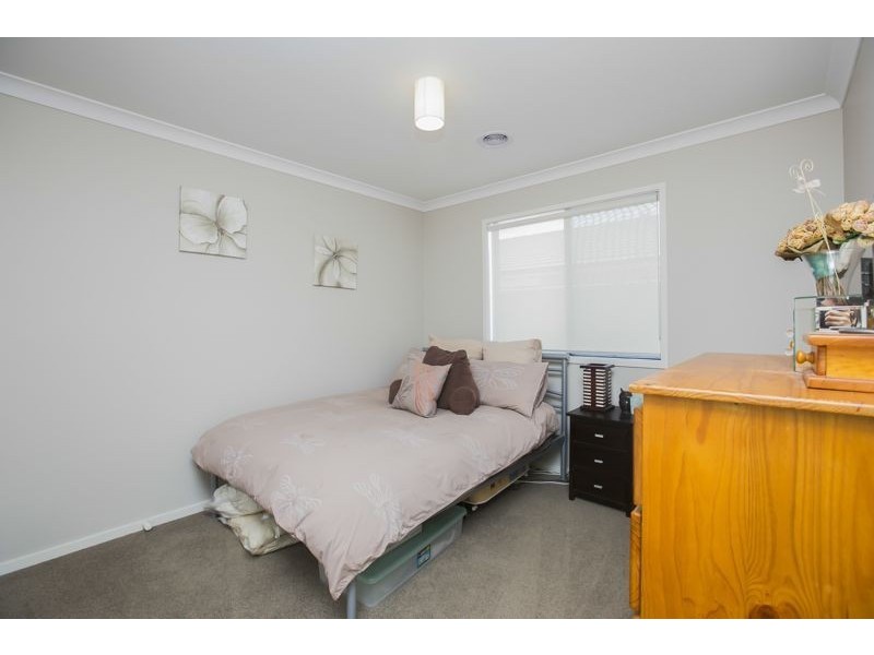 13 Foxhound Grove, Cranbourne East VIC 3977