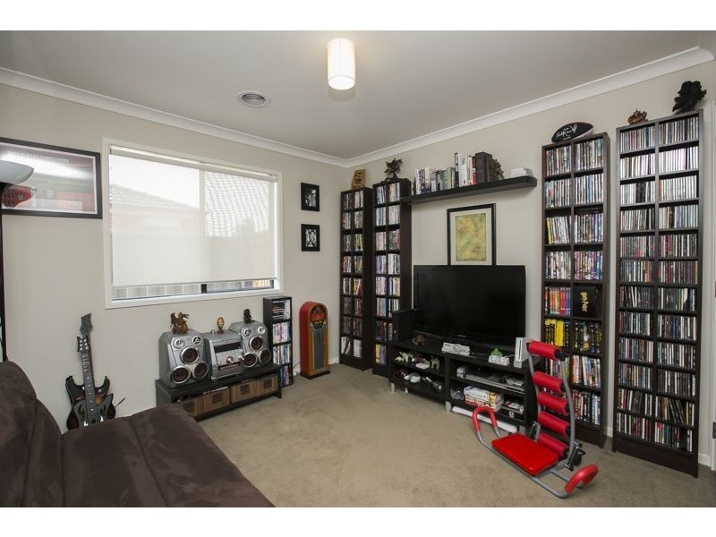 13 Foxhound Grove, Cranbourne East VIC 3977