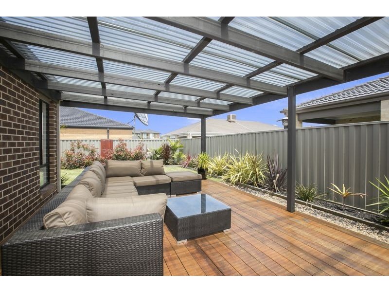 13 Foxhound Grove, Cranbourne East VIC 3977