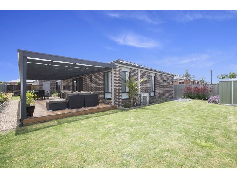 13 Foxhound Grove, Cranbourne East VIC 3977