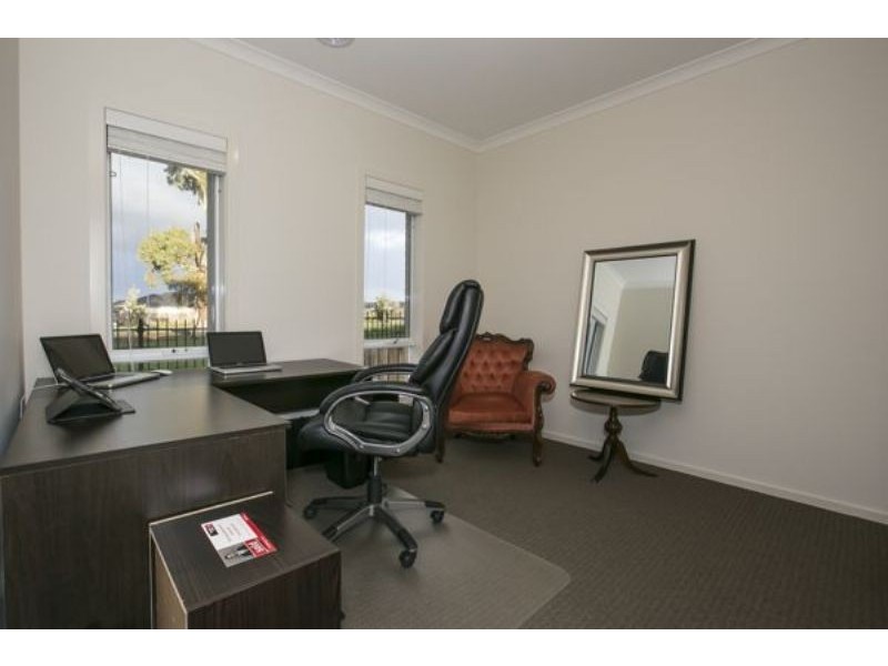 10 Penley Lane, Sandhurst VIC 3977