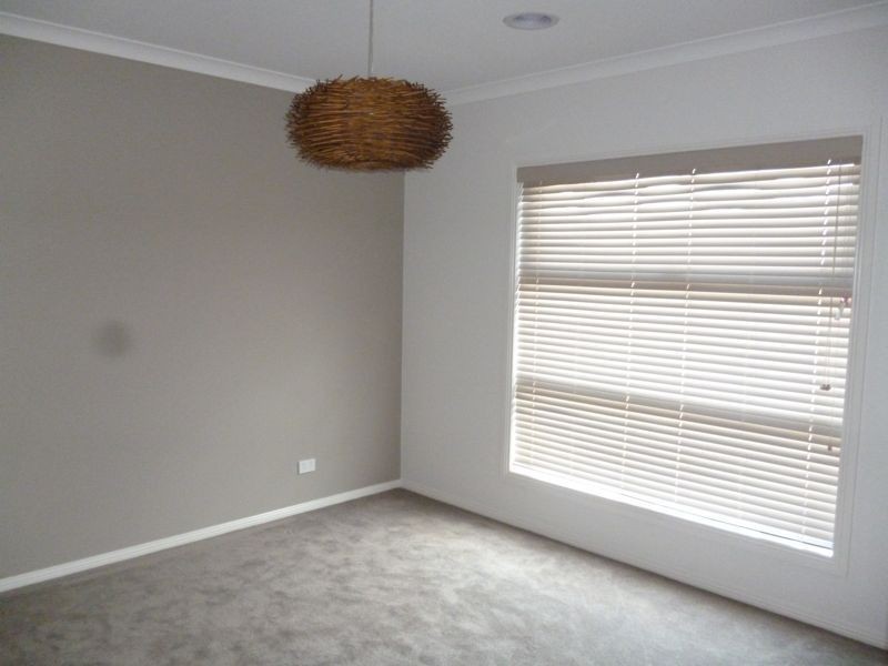 12 Ercildoune Court, Cranbourne West VIC 3977