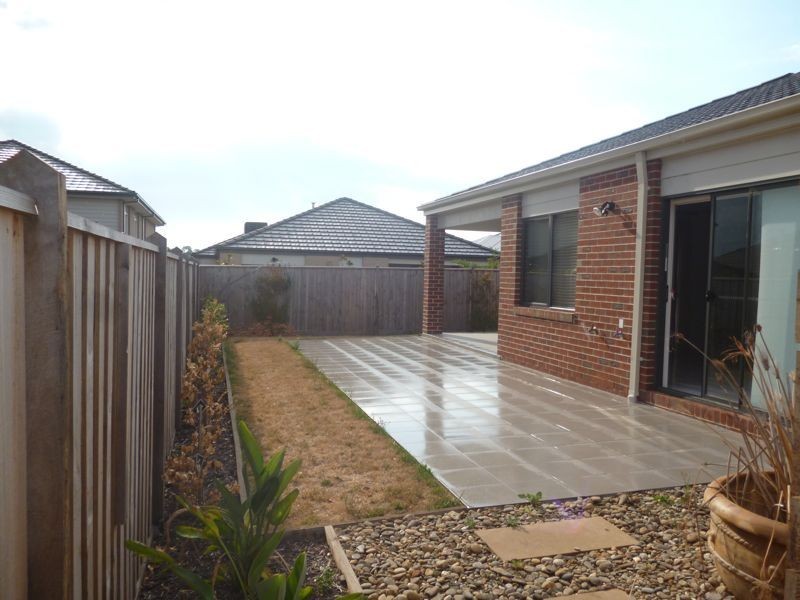 12 Ercildoune Court, Cranbourne West VIC 3977