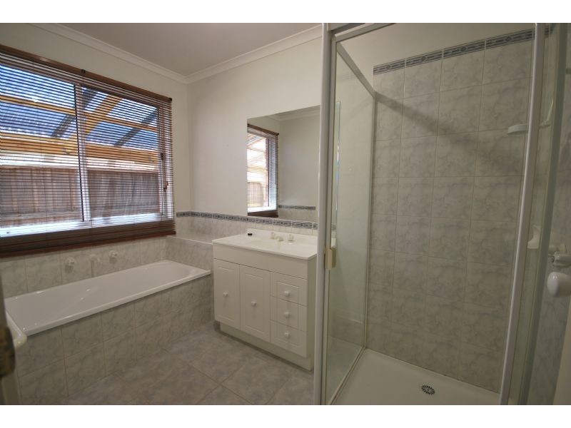 30 Hartsmere Drive, Berwick VIC 3806