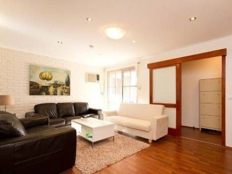8 Sapphire Drive, Hampton Park VIC 3976
