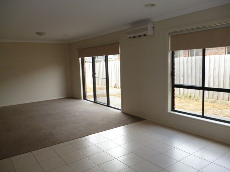 14 Kingsbarn Court, Cranbourne VIC 3977