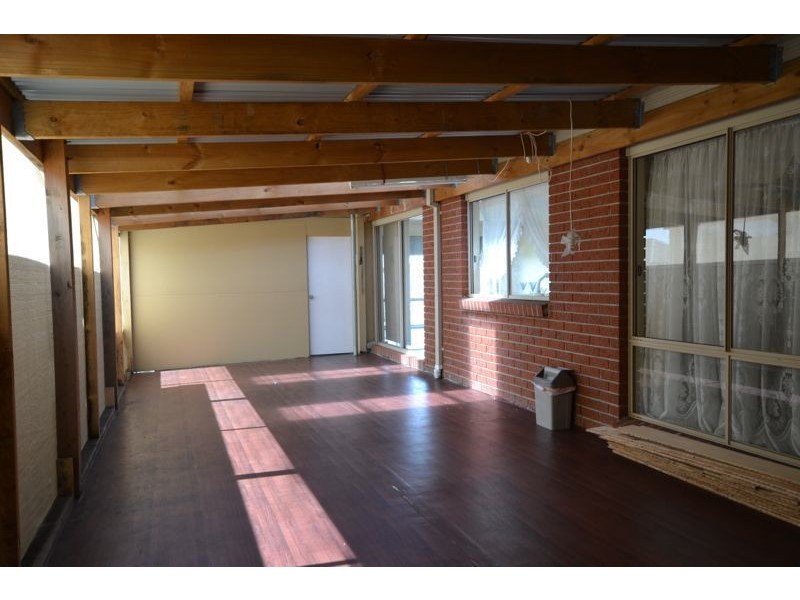 16 Cromwell Lane, Cranbourne East VIC 3977