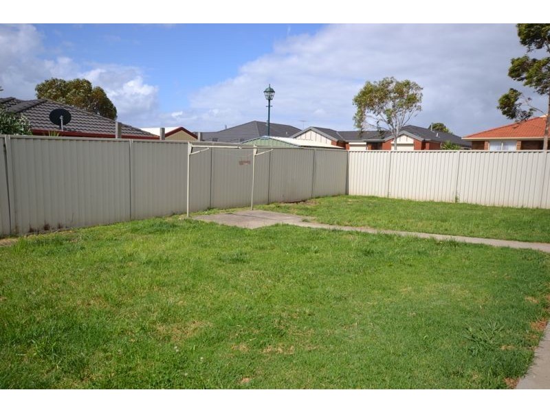 16 Cromwell Lane, Cranbourne East VIC 3977