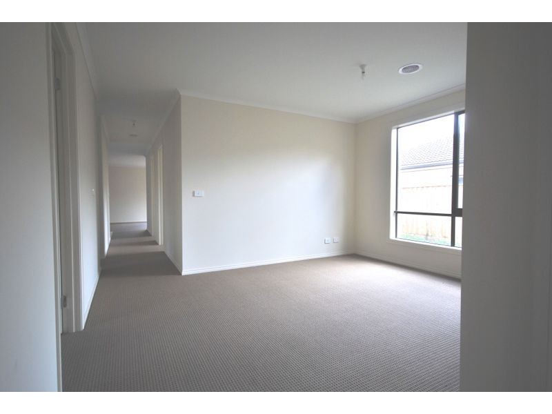 20 Valencia Circuit, Cranbourne VIC 3977