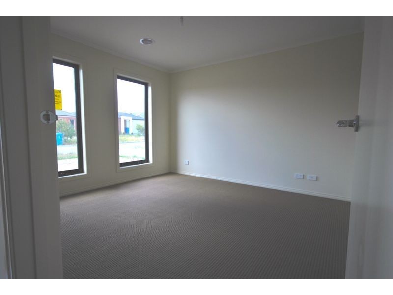 20 Valencia Circuit, Cranbourne VIC 3977