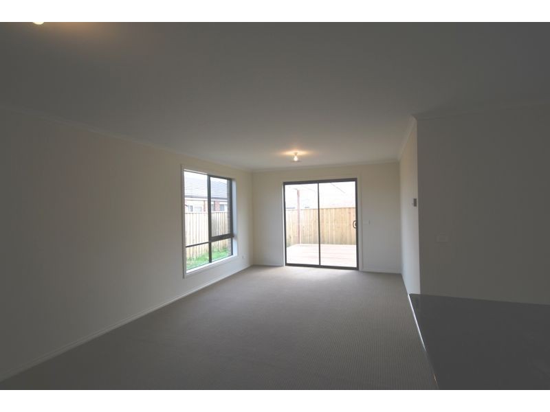 20 Valencia Circuit, Cranbourne VIC 3977