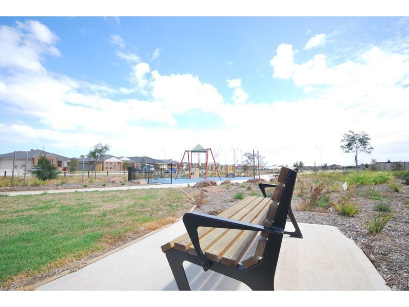 20 Valencia Circuit, Cranbourne VIC 3977