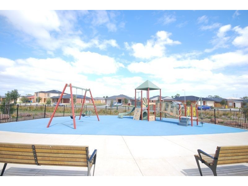 20 Valencia Circuit, Cranbourne VIC 3977