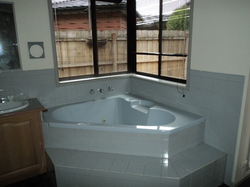 5 Yew Court, Cranbourne North VIC 3977