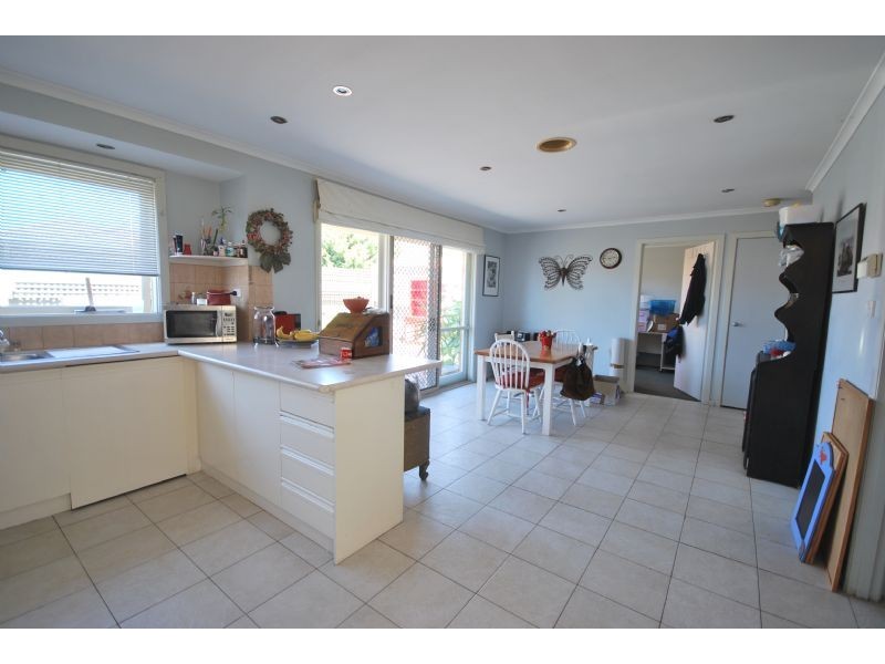 67 Hoysted Avenue, Cranbourne North VIC 3977
