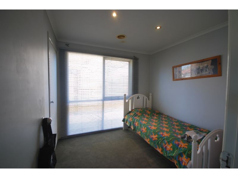 67 Hoysted Avenue, Cranbourne North VIC 3977