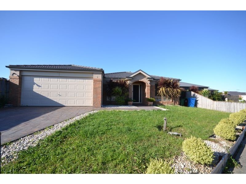 6 Forest Oak Court, Cranbourne VIC 3977