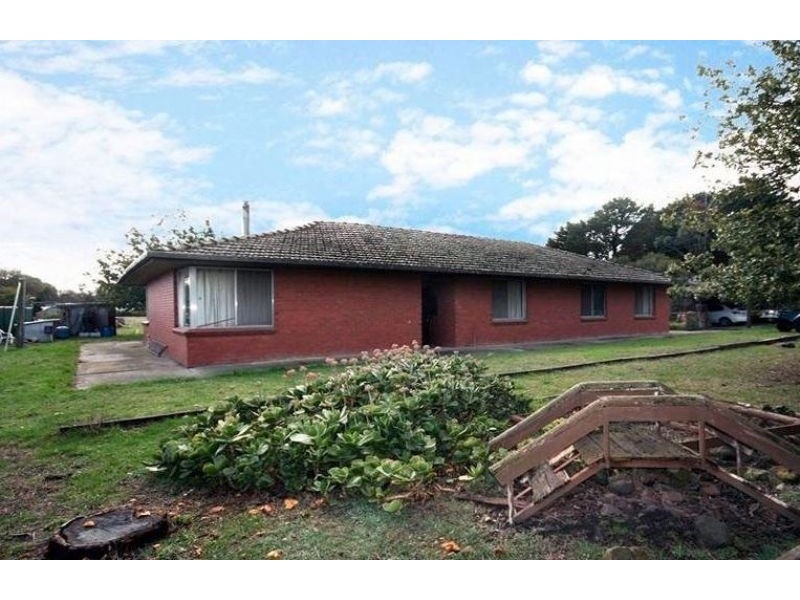 1 Heather Grove, Cranbourne East VIC 3977