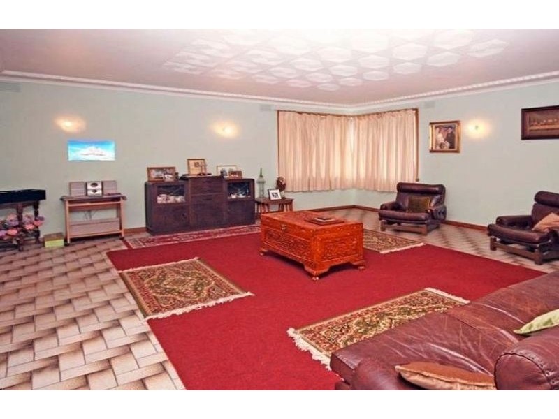 1 Heather Grove, Cranbourne East VIC 3977