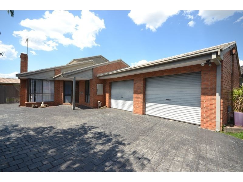 5 Yew Court, Cranbourne North VIC 3977