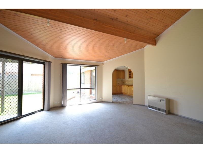 5 Yew Court, Cranbourne North VIC 3977