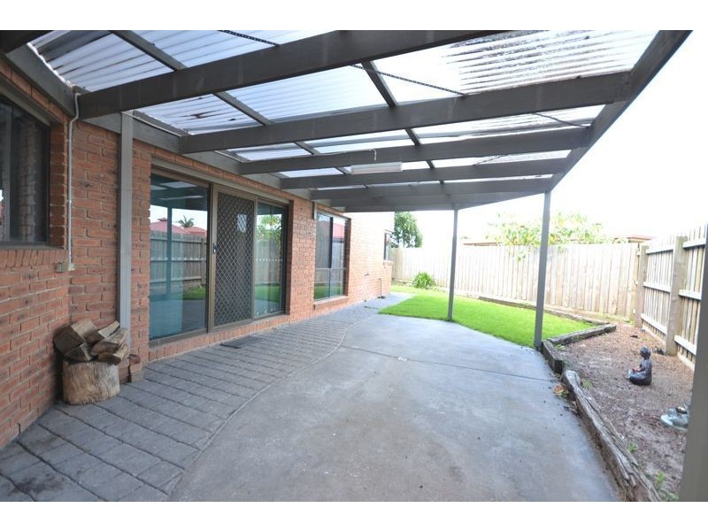 5 Yew Court, Cranbourne North VIC 3977