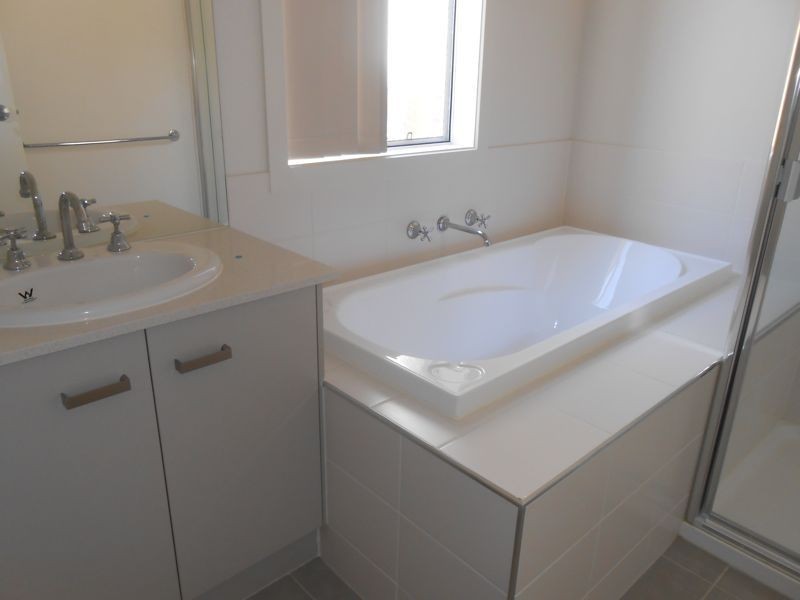 10 Penley Lane, Carrum Downs VIC 3201