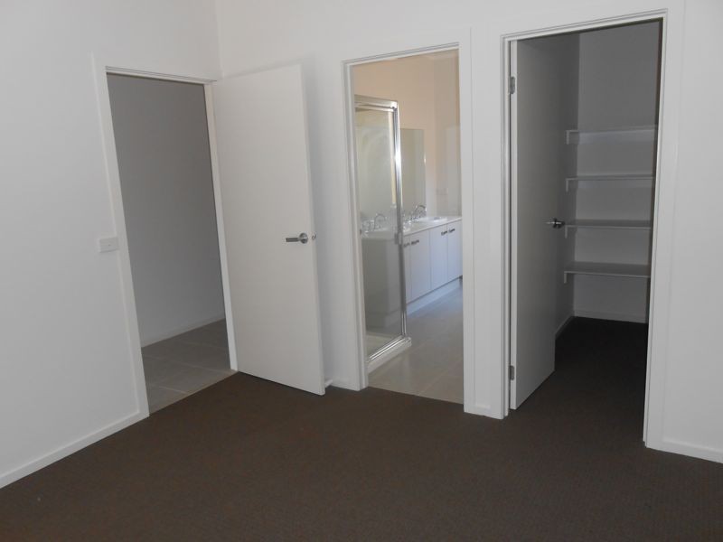 10 Penley Lane, Sandhurst VIC 3977