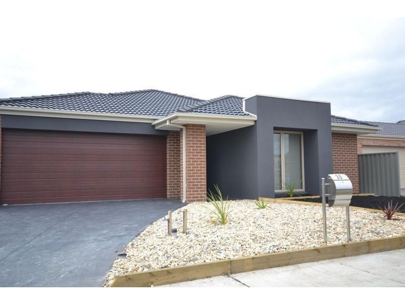 20 Dash Drive, Cranbourne East VIC 3977