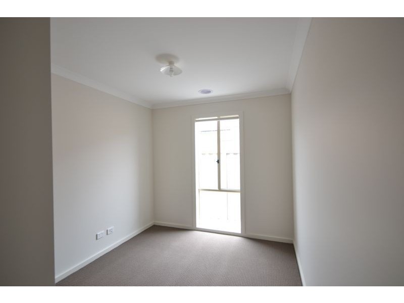 20 Dash Drive, Cranbourne East VIC 3977