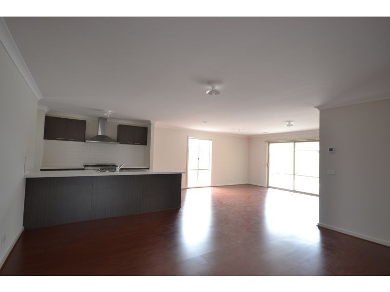 20 Dash Drive, Cranbourne East VIC 3977