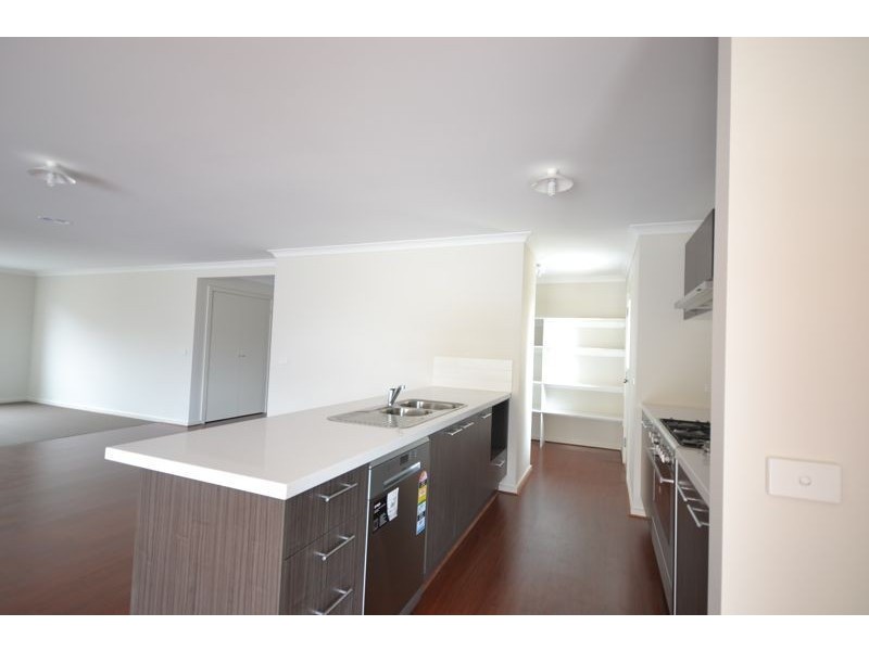 20 Dash Drive, Cranbourne East VIC 3977