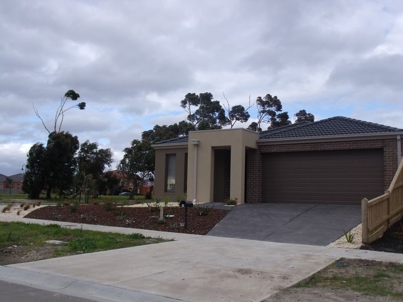 24 Islington Avenue, Cranbourne North VIC 3977
