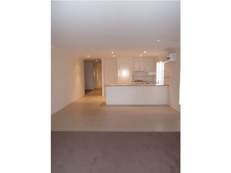 24 Islington Avenue, Cranbourne North VIC 3977