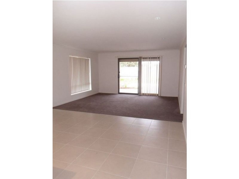 24 Islington Avenue, Cranbourne North VIC 3977