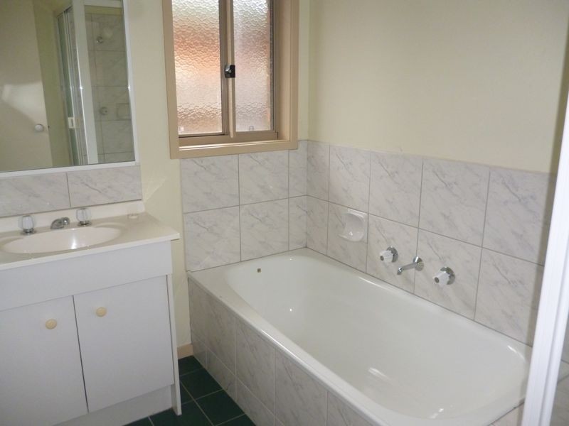 10 Coriyule Court, Cranbourne North VIC 3977