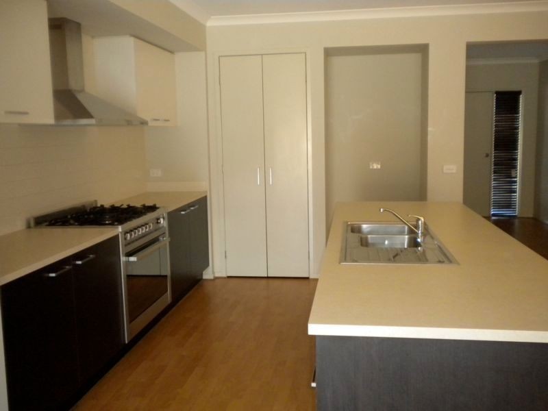 25 Downing Square, Pakenham VIC 3810